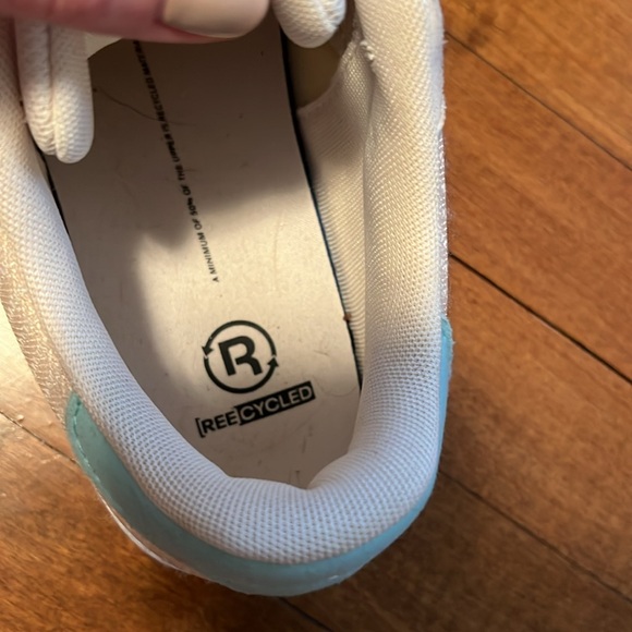 Peach Reebok Sneakers, Sz 9 - Picture 3 of 6